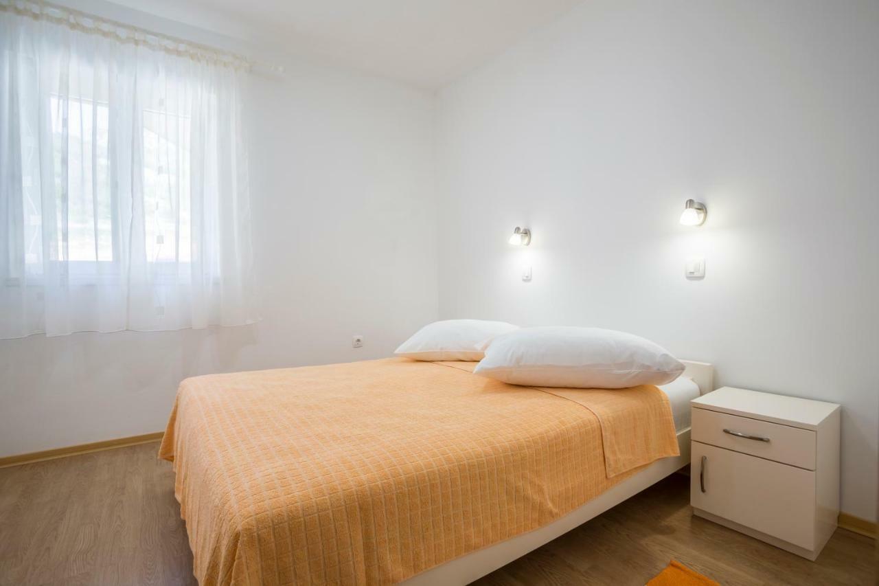 Apartments Bezmalinovic 2 Bol Ngoại thất bức ảnh