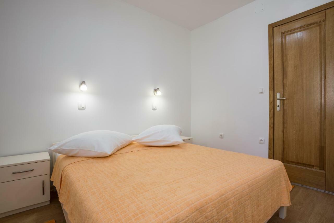Apartments Bezmalinovic 2 Bol Ngoại thất bức ảnh