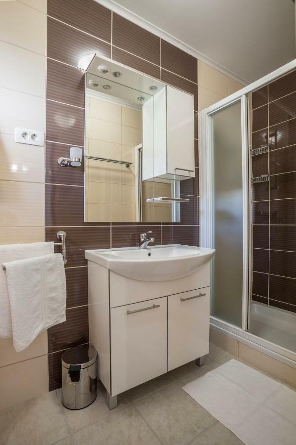 Apartments Bezmalinovic 2 Bol Ngoại thất bức ảnh
