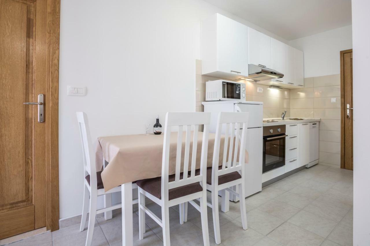 Apartments Bezmalinovic 2 Bol Ngoại thất bức ảnh
