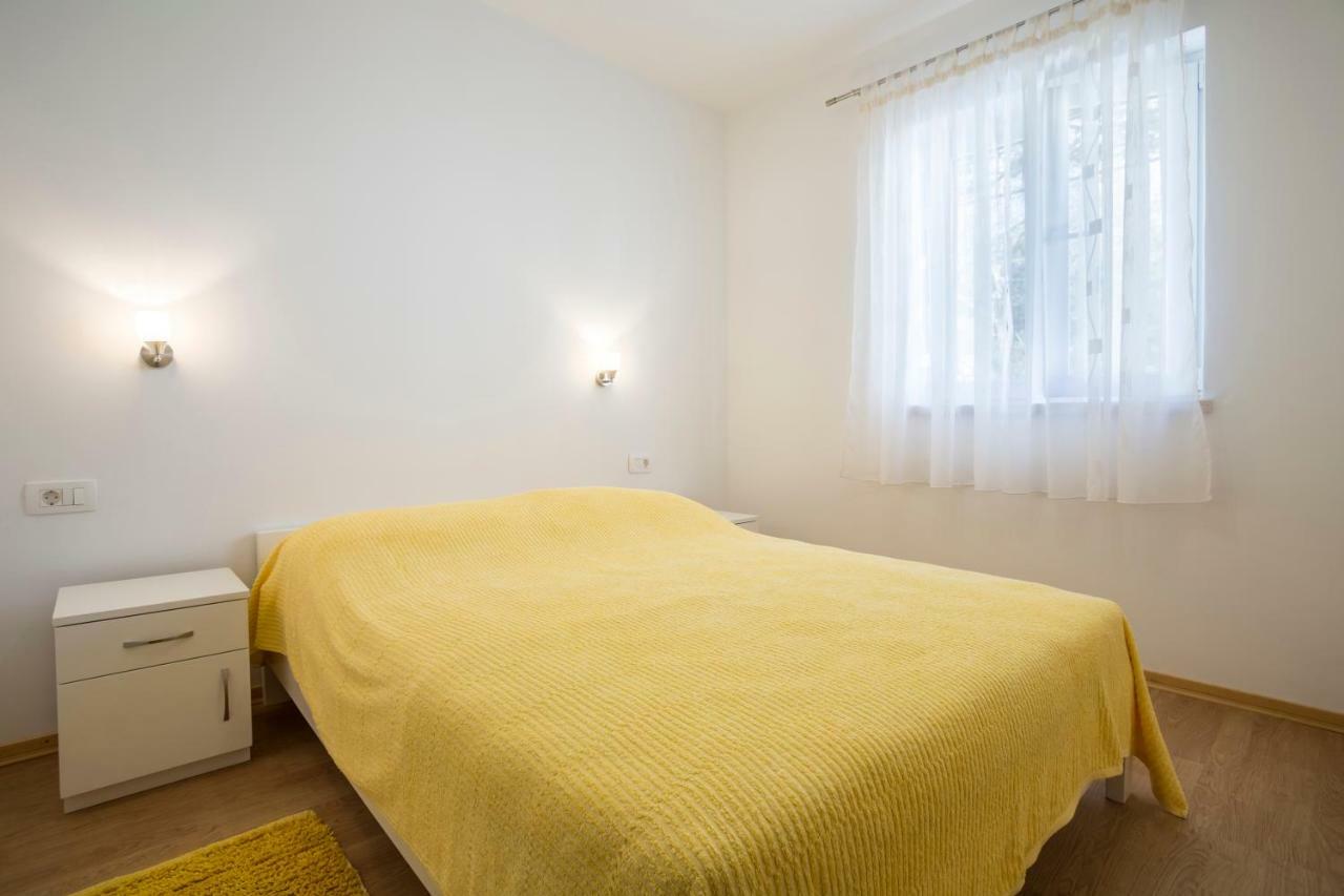 Apartments Bezmalinovic 2 Bol Ngoại thất bức ảnh